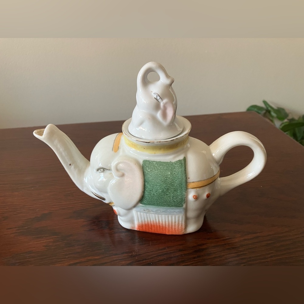Vintage small mama and baby elephant teapot